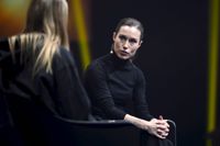 Efter debatt om det ursprungliga upplägget var det Slush-vd:n Eerika Savolainen som intervjuade Sanna Marin.