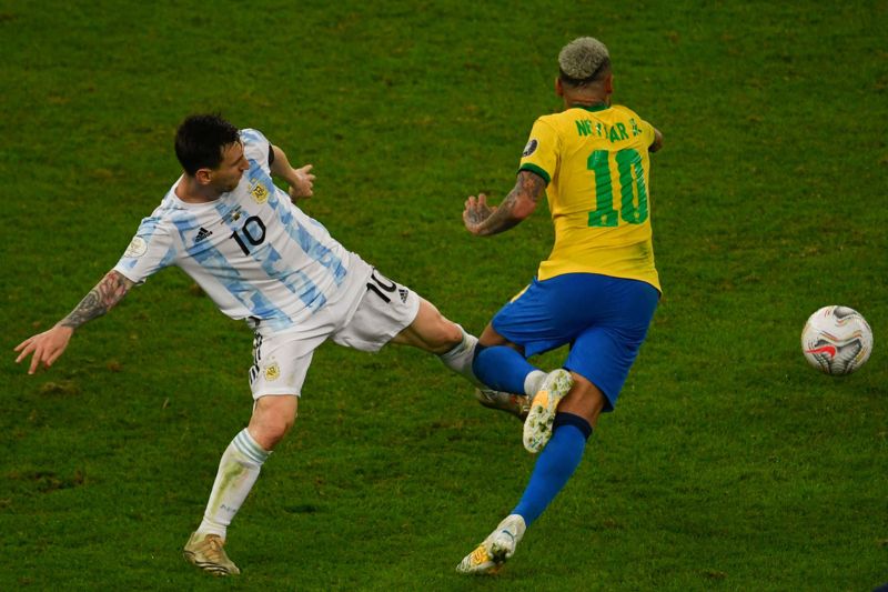 Argentina och Lionel Messi och Brasilien och Neymar hör till favoriterna i VM.