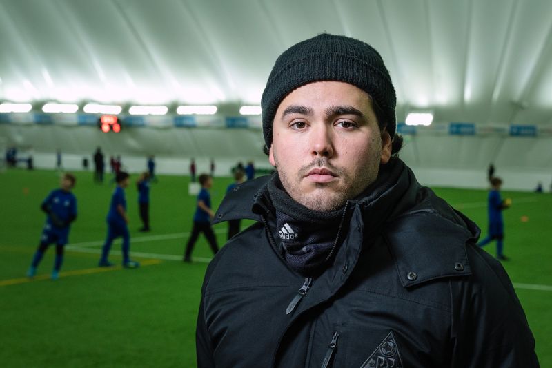 Karim Zine, tränare för PPJ:s pojkar födda 2010. Han säger att det inte finns mycket man kan göra åt att VM arrangeras i Qatar i år.
