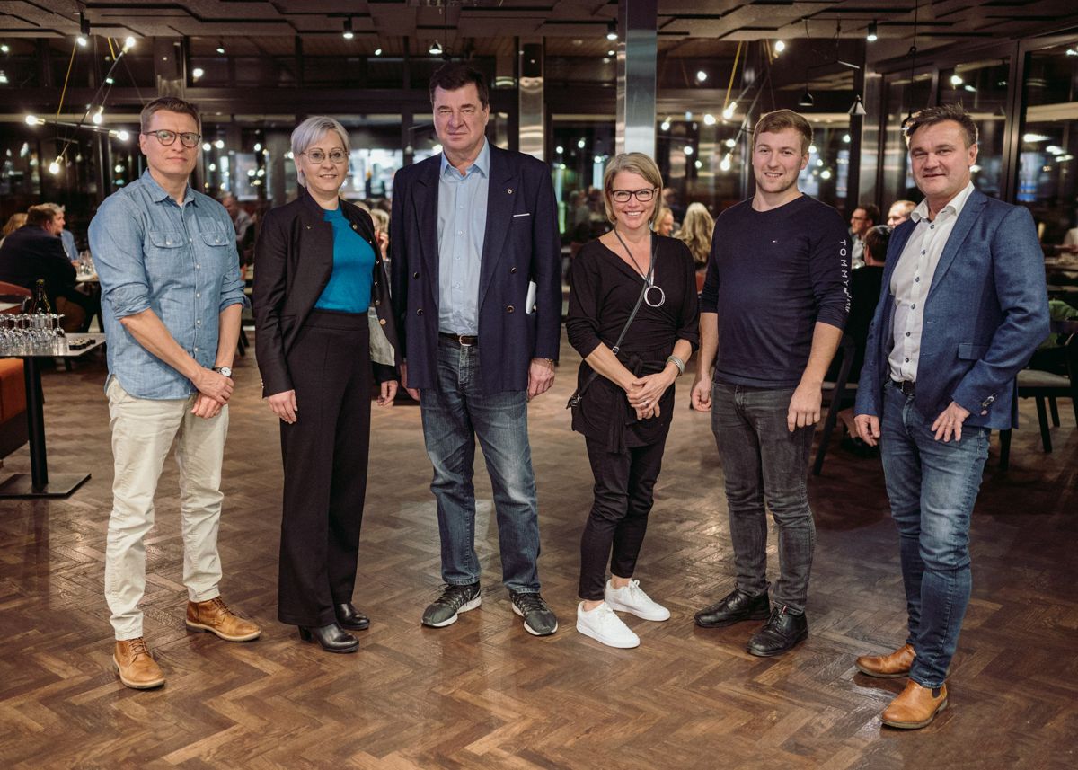 Styrelsen består av från vänster Anders Helle, Henna Ljung, Christer Forsskåhl, Mari Pylväläinen, Dennis Nyman och Mats Grönblom. Nina Sointu saknas från bilden.