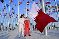 Qatariska barn med hemmanationens flagga inför VM-debuten på hemmaplan.