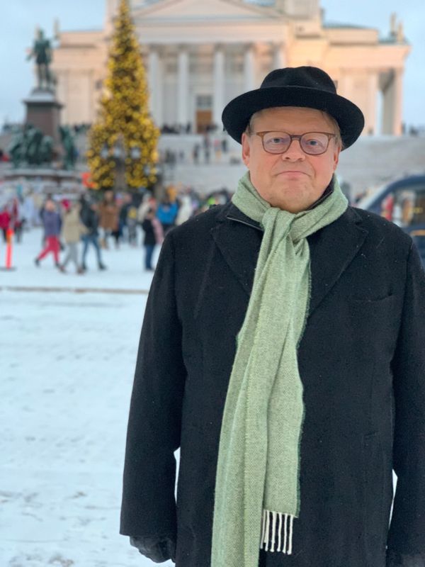 Juhana Vartiainen önskar att julen för med sig ett lugn, både till helsingforsarna och till sig själv.