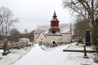 Tenala kyrka, fotograferad på söndag eftermiddag.