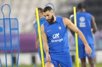 Guldbollenvinnaren Karim Benzema åkte med det franska landslaget till Qatar men ströks från spel dagen före mästerskapets start på grund av en lårskada.