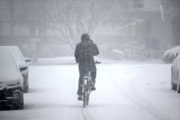 Årets första riktiga snöfall i Sydsverige har dragit in, och snöandet fortsätter.