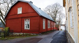 I dag påminner Stora Kyrkogatans beläggning om ett lapptäcke, men nu ska gatan saneras ända från Rådhustorget ner till Västvallen.