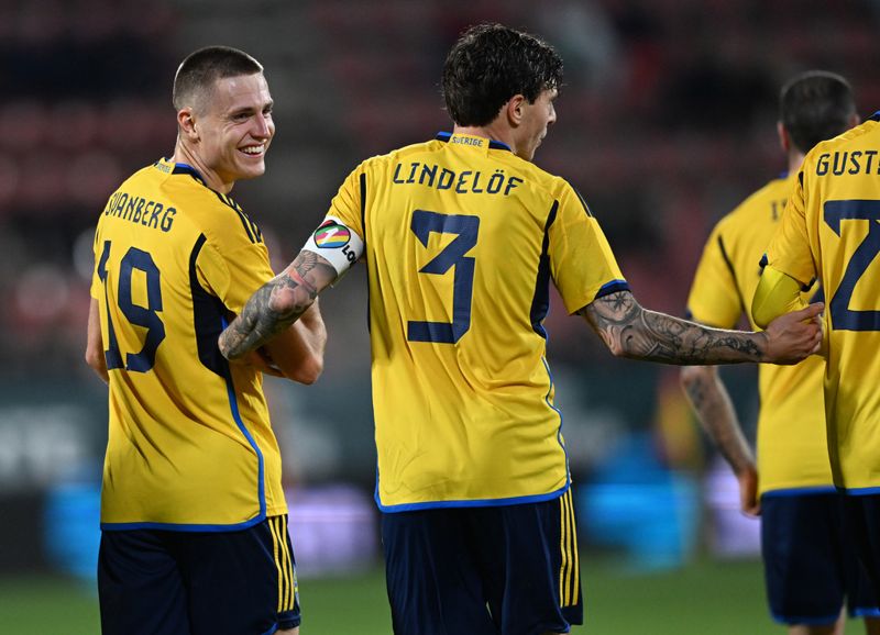 Sveriges Victor Nilsson Lindelöf med "One Love"-bindeln under förra veckans landskamp mot Mexiko.