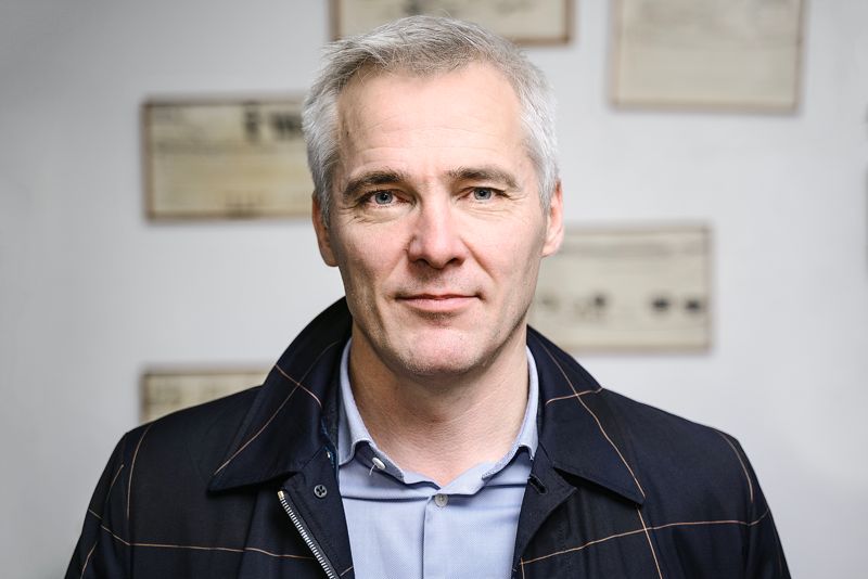 Majoriteten av de tillfrågade i opinionsmätningen angav inte vilken kandidat de tänker rösta på. Bland riksdagskandidaterna i Nyland nämndes Anders Adlercreutz namn flest gånger av dem som svarade på frågan. Arkivbild.