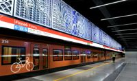 Metrons nya sträcka påverkar resandet särskilt i Esbo, där fem nya stationer tas i bruk den 3 december. Finno metrostation är en av de fem nya stationerna på sträckan. För att ta sig ner till plattformen kan man ta landets längsta rulltrappa.