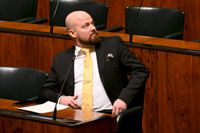 Mikko Kärnä använde hårda ord om förslaget till ändring av sametingslagen under remissdebatten i riksdagen på tisdagen.