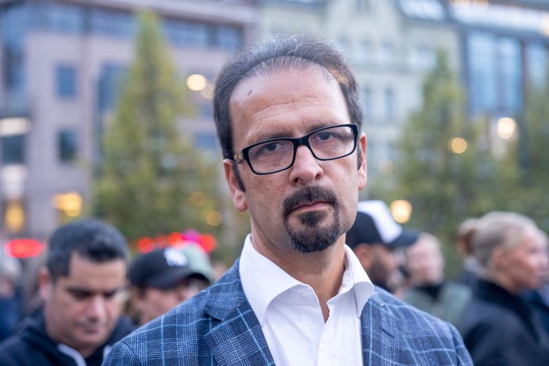 Mahmood Amiry-Moghaddam, grundare av Iran Human Rights (IHR) och prisbelönt hjärnforskare, under en demonstration till stöd för Irans kvinnor i Oslo i oktober.