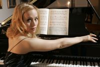 Terhi Dostal spelar på det nya albumet musik av bland andra Ilmari Hannikainen och Jean Sibelius.