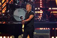 Bruce Springsteen är aktuell med det nya albumet Only the strong survive.