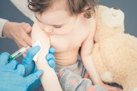 Vaccin ska erbjudas små barn i riskgrupp. Däremot slopas rekommendationen om vaccin till friska 5–11-åringar.