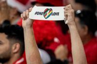 "One Love"-armbindeln.