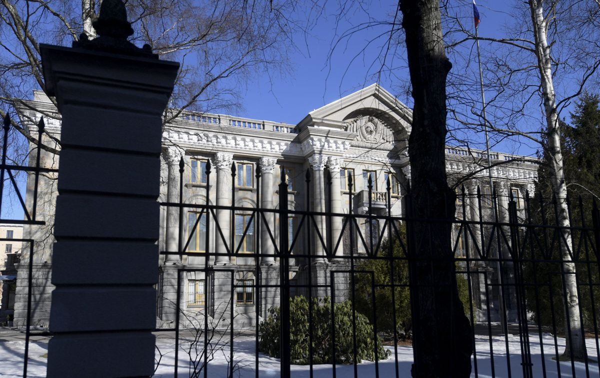 Ryska underrättelseofficerare jobbar med diplomatstatus i Finland. Deras arbete har försvårats under kriget i Ukraina.