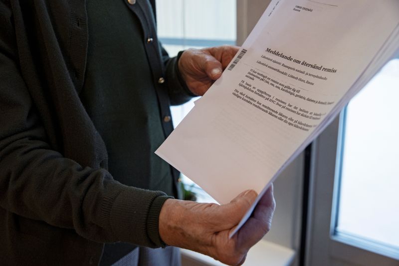 Kvinnan som drabbades av en hjärtinfarkt i augusti har många frågor om eftervården och uppföljningen av hennes fall.