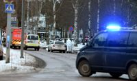 Helsingforspolisen fick larm om skottlossningen klockan 13.46 på onsdagen. Offret dog på platsen vid Sjöåkervägen i Botby.