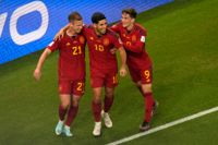 Marco Asensio (mitten) skrev in sig i målprotokollet mot Costa Rica.