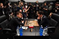 Magnus Carlsen och Fabiano Caruana gör upp om VM-titeln i schack.
