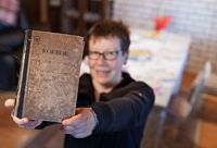 ANVÄNDBAR. Kokboken som användes i Alva Forsius kök i barnabördshuset på Jonasbacken är fullt gångbar än i dag.