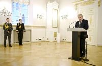 President Sauli Niinistö är glad över att traditionen med slottsbal är tillbaka, men säger samtidigt att glädjen dämpas av oroligheterna i Ukraina.