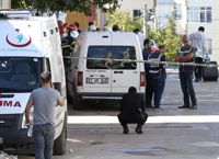 Säkerhetsstyrkor vid platsen för ett självmordsattentat i samband med en polisräd mot misstänkta IS-medlemmar i Gaziantep i Turkiet 2016.