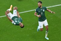 Saudiarabiens Salem Al-Dawsari firar 2–1-målet mot Argentina.