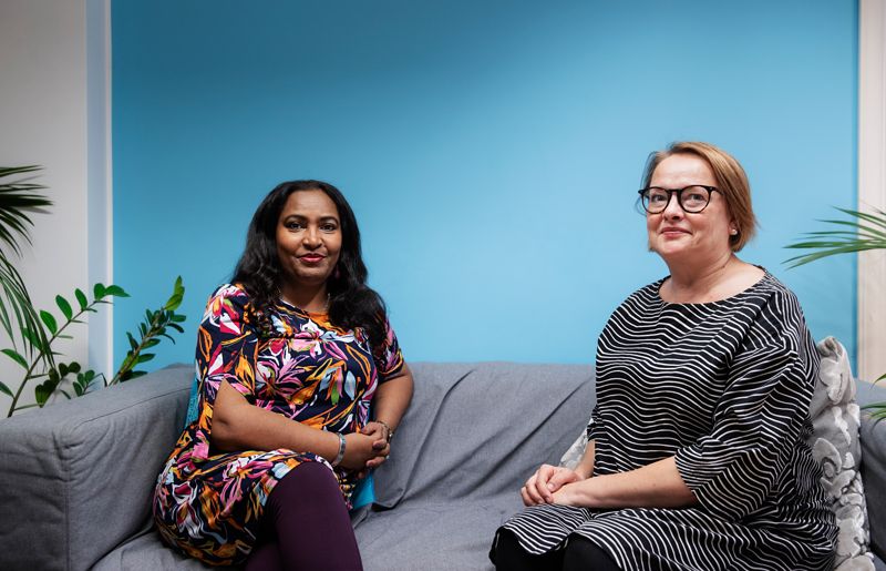 Solomie Teshome och Johanna Latvala.
