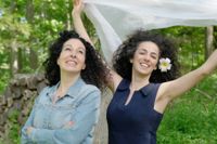 Dokumentärfilmaren Nahid Persson tillsammans med den iranska människorättsaktivisten Masih Alinejad.