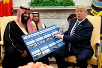 USA:s president Donald Trump försöker, enligt flera källor, få till en formaliserad militärallians med flera sunnimuslimska arabstater. Bilden är från Trumps besök i Saudiarabien i mars, då han presenterade nya vapenaffärer med landet.