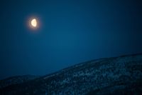 Mörkt är det inte bara i för oss i Finland i december.