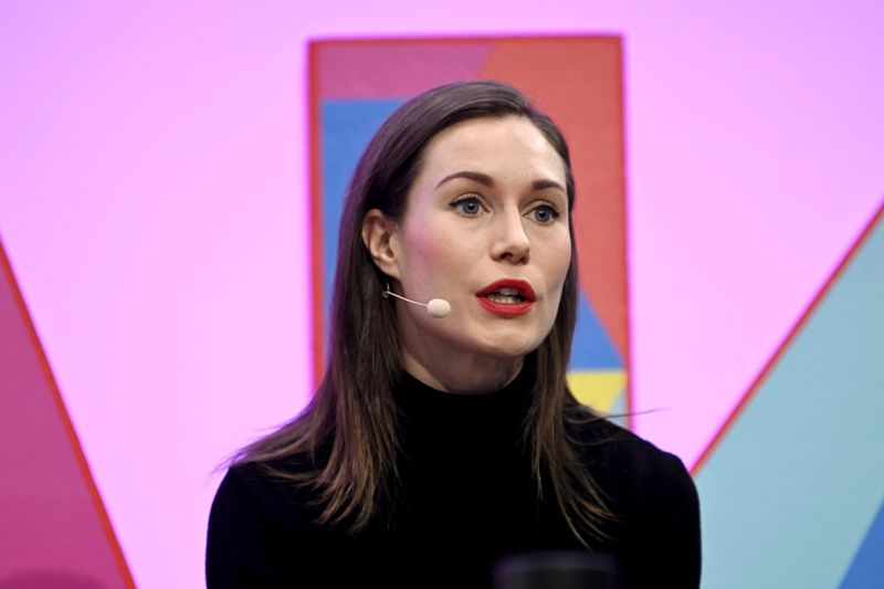 Statsminister Sanna Marin har en hel del att gå igenom med sina kolleger i kvintetten när hon återvänder från sin tjänsteresa.