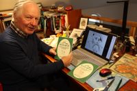 Henry Ericsson har använt en stor mängd med lokal litteratur då han sammanställt frågorna i boken. Anders Aminoff har bidragit med illustrationer, däribland den på Gustav Vasa som här tittar ut från datorn.