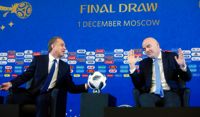 OS-avstängde Vitalij Mutko och Fifa:s ordförande Gianni Infantino under lottningen av kommande VM-slutspel i fotboll.