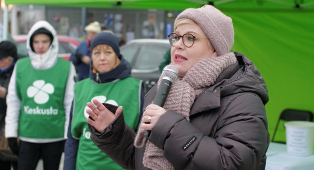 Centerns partiordförande Annika Saarikko höll ett tal på partifullmäktiges möte i Kuopio.