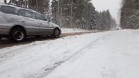 Det varnas fortsättningsvis för dåligt väglag i södra Finland.