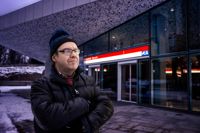 Stensviksbon Ulf Sjögren tycker att Esbo stad har satsat för mycket pengar på metrons förlängning till Stensvik. – Om man ändå ska säga något positivt om metrobygget så är de nya stationernas grafiska formspråk mycket lyckat, tycker Sjögren.