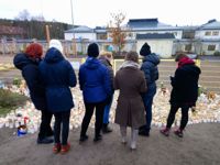 VÄLBESÖKT. Många Borgåbor besökte platsen för våldsdådet.
