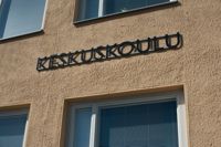 SKA GRANSKAS. Vuxna och barn får symtom när de vistas i Keskuskoulu i Borgå.