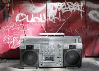 DANSTID. Gatudanstraditionen har långa anor i USA, nu kan man bekanta sig med danskulturens olika sidor på ungdomslokalen Zentra i Borgå. DJ Mercy-1 står för musiken.