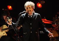 Artisten och Nobelpristagaren Bob Dylan ber om ursäkt för att ha använt en signeringsmaskin för att signera sin nya bok "The philosophy of modern song".