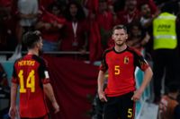 Belgiskt depp. Jan Vertonghen, till höger, och Dries Mertens efter chockförlusten mot Marocko. Förlusten ledde till oroligheter i Bryssel.