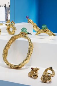 Egill Sæbjörnssons guldöverdragna smycken är gjorda för 36 meter långa troll.