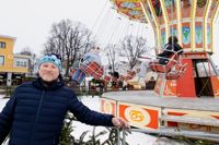 Till vardags är Dick Grönroos evenemangsplanerare i staden, men under den närmaste månaden hittar man honom på torget. Det är Grönroos som har ansvar för att allt löper som det ska.