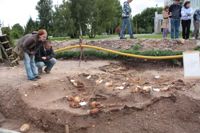 Utgrävningarna vid vikingagraven i Ösel där välbevarade fynd hittades under ledning doktorn i arkeologi Jüri Peets vid Tallinns universitet.