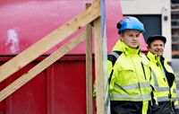FIN UPPLEVELSE. Linus Backström (t.v.) är glad för att få jobba på fältet och handledas av yrkesfolk vid Jonel. Göran Jonsson har samarbetat med yrkesinstitut i decennier och vet vad som behövs.