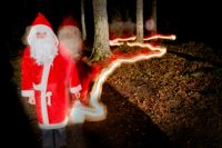 På julafton ska julgubben dyka upp i miljontals hem samtidigt. Lördagens fyra julmarknader i Västnyland blir en uppvärmning inför det här trolleritricket.
