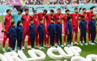 Det iranska landslaget sjöng inte nationalsången före VM-premiären mot England i Qatar.