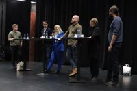Simon Sid ledde ordet, Henrik Wickström (fr.v.), Anita Westerholm, Isak Vilander, Kati Sointukangas och Jan Rundt debatterade.